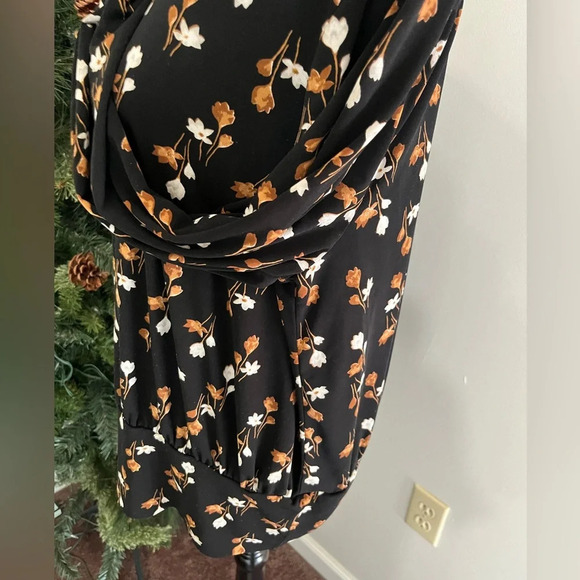 ANN TAYLOR FACTORY L  Long Sleeve, banded waist V-neck Blouse - Picture 3 of 8